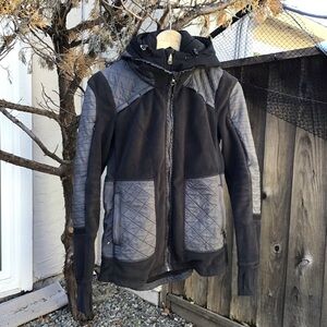 Lululemon Fleecy Keen Jacket Black Quilted Womens Size 8 Hooded Gym Yoga